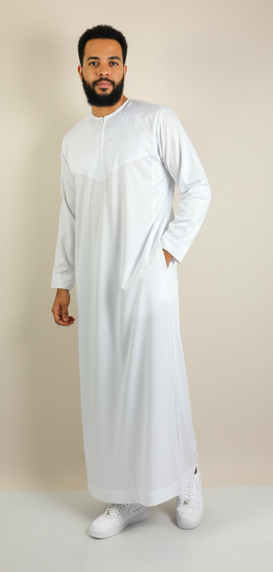 White Omani thobe